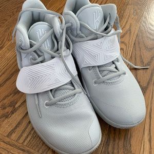 Nike Kyrie Flytrap III Basketball Shoes